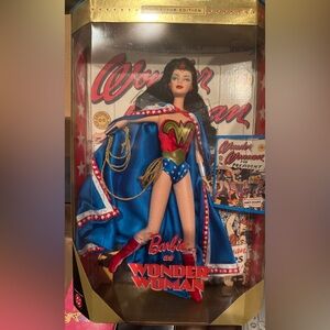 Wonder Woman 1999 Mattel Warner Bros DC 24638 Collector Edition Barbie Doll